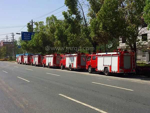 六臺(tái)水罐消防車發(fā)連云港 微信圖片_20180408075633.jpg